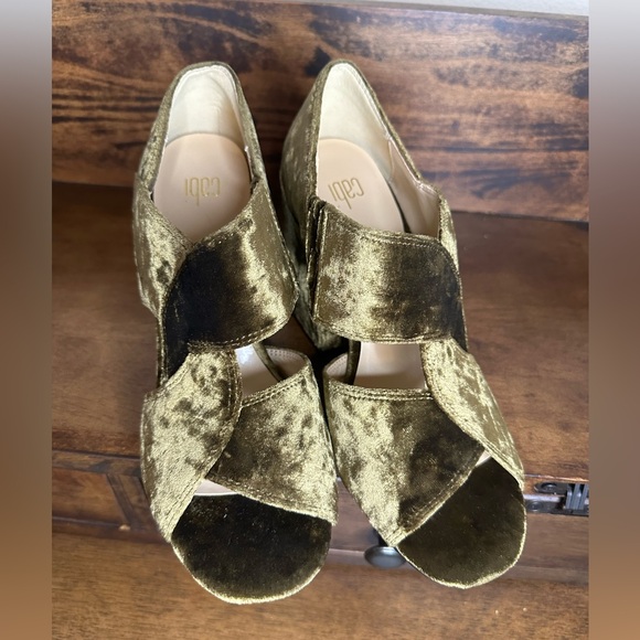Cabi NWT Olive Green Velvet Block Heels SIZE 9 - Picture 4 of 14